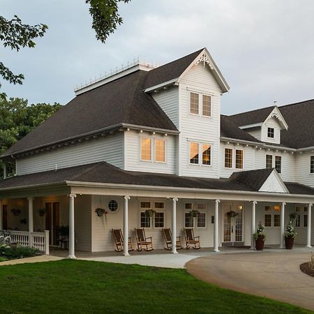 The Oakwood Inn Okoboji Dış mekan fotoğraf
