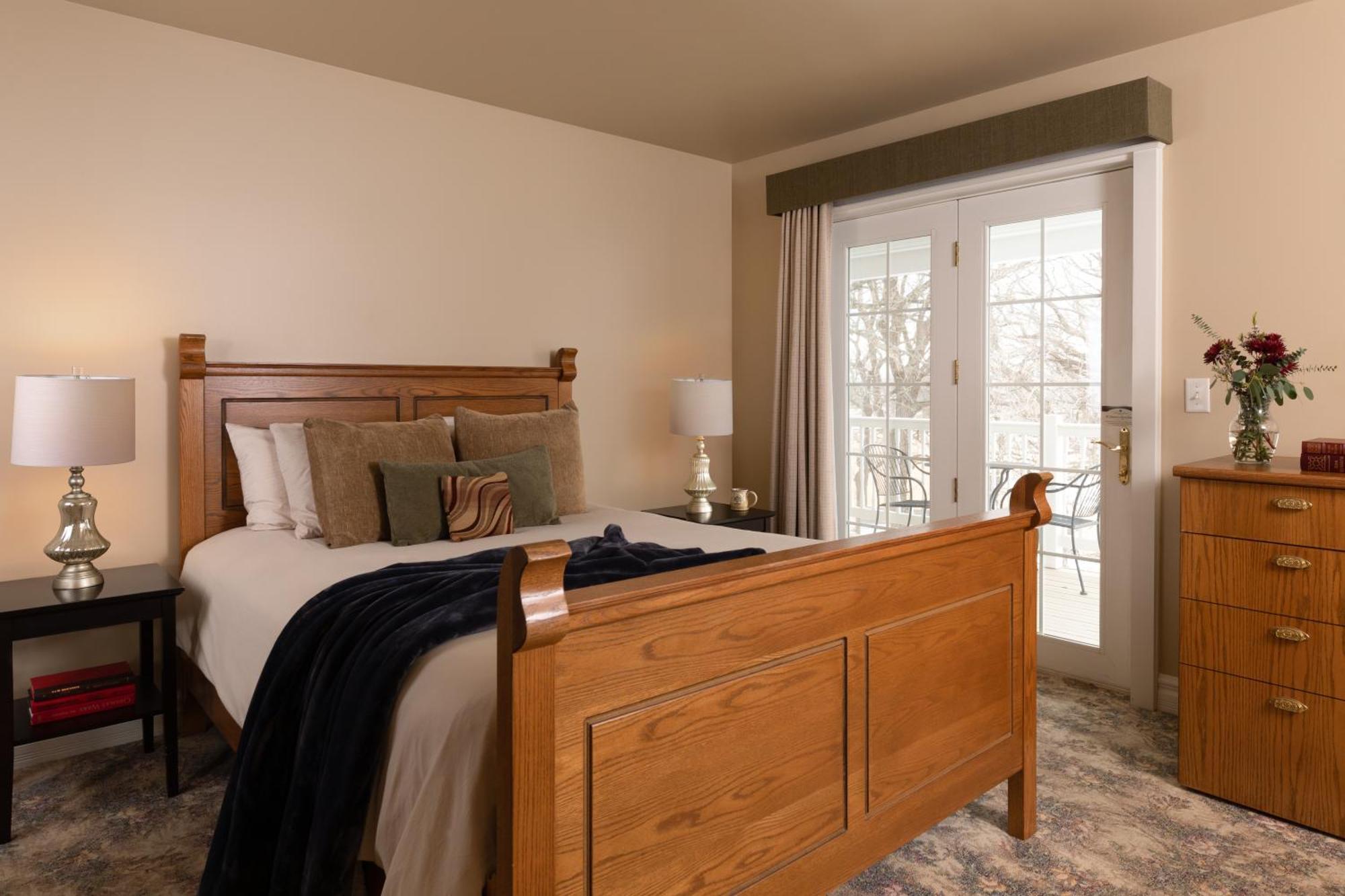 The Oakwood Inn Okoboji Dış mekan fotoğraf