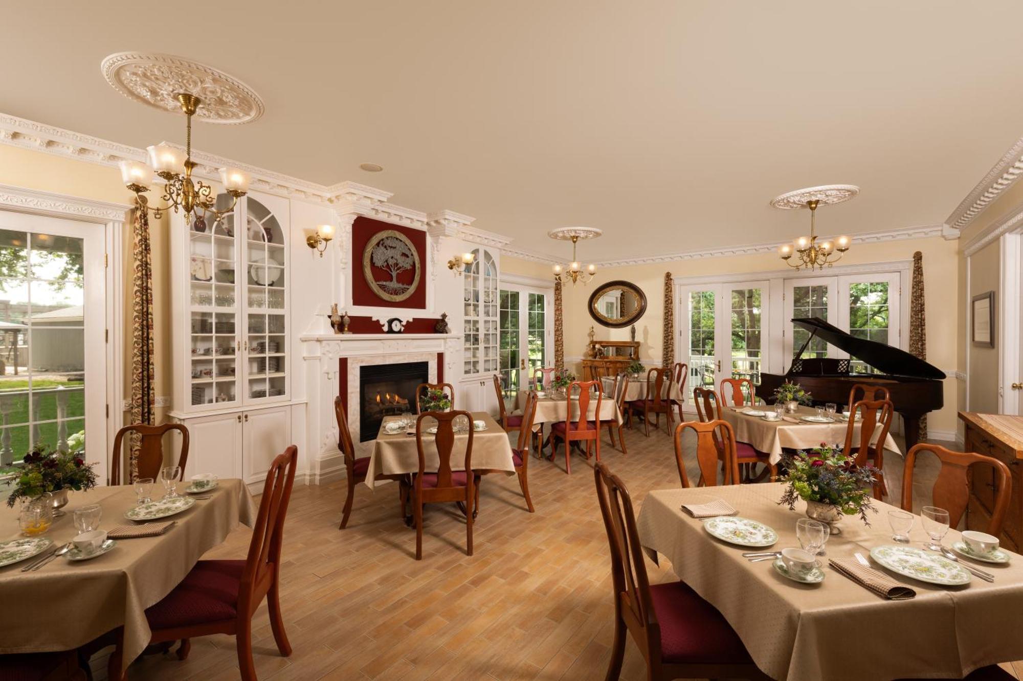 The Oakwood Inn Okoboji Dış mekan fotoğraf