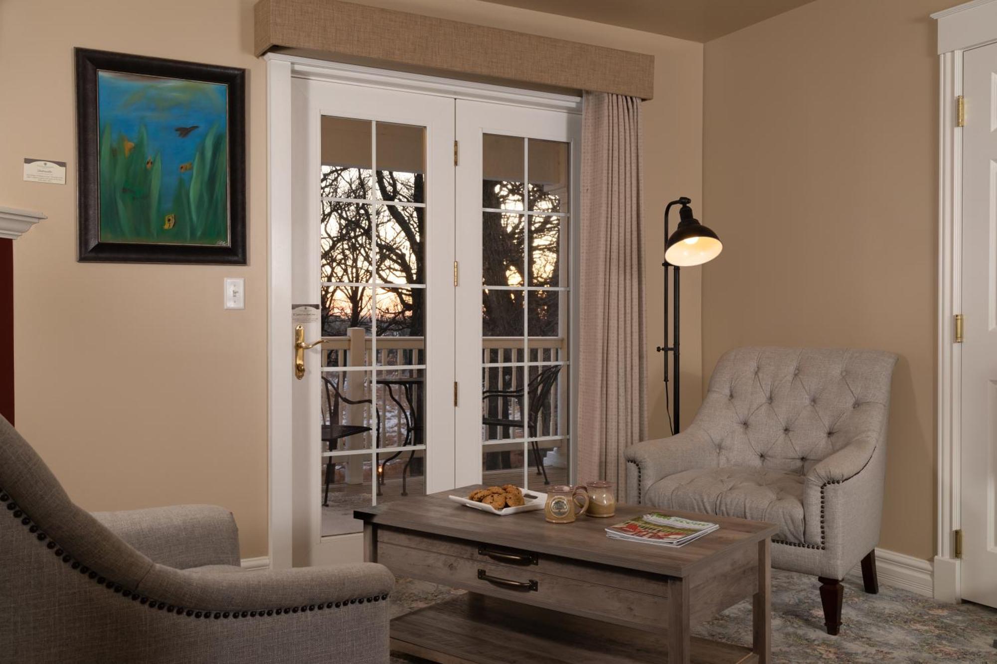 The Oakwood Inn Okoboji Dış mekan fotoğraf