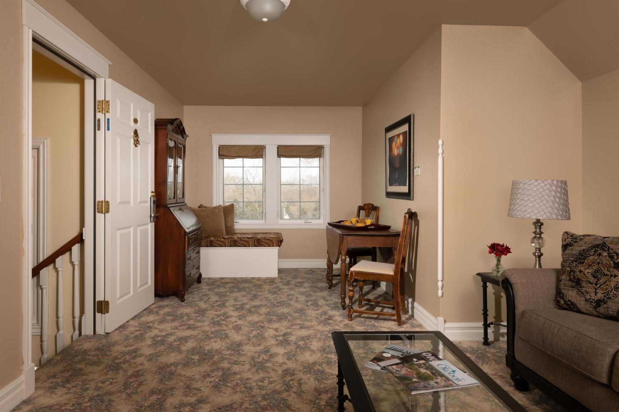 The Oakwood Inn Okoboji Dış mekan fotoğraf