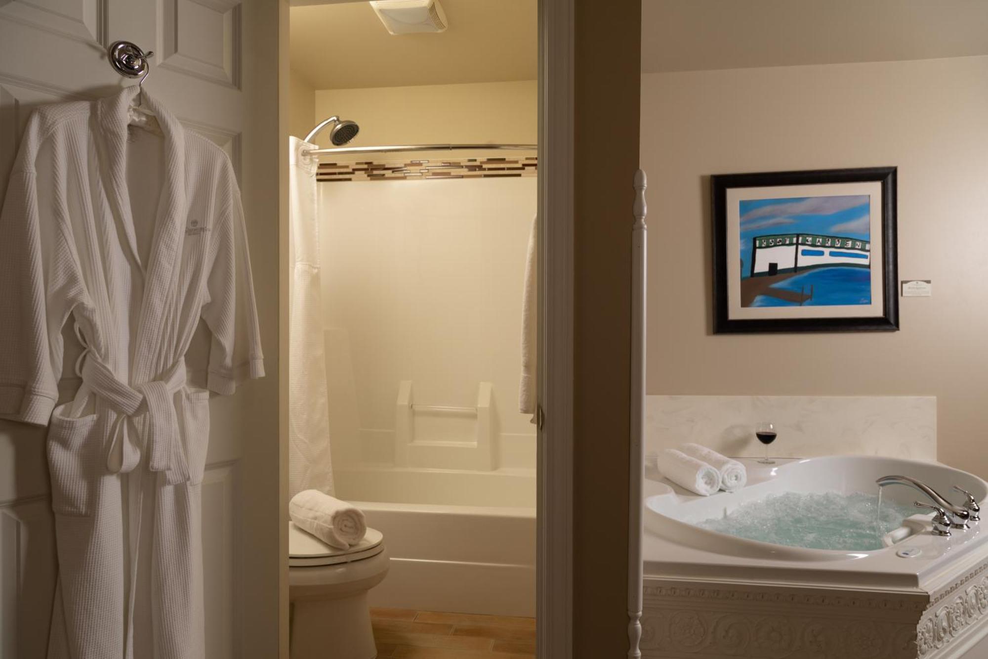The Oakwood Inn Okoboji Dış mekan fotoğraf